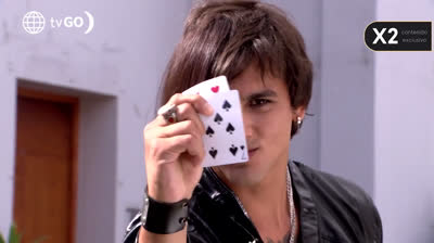 Valentino quiere sorprenderte en su nueva faceta como mago